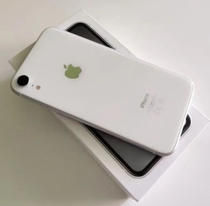 Продам iPhone XR