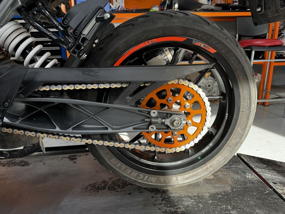 KTM DUKE 125 2022 - 50 cai ( super modificat, A1 )