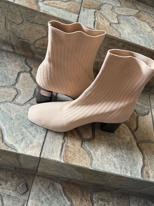 Полусапожки чулки новые 37 рр