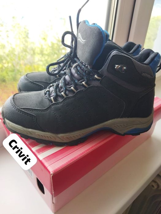 Продам ботинки на осень