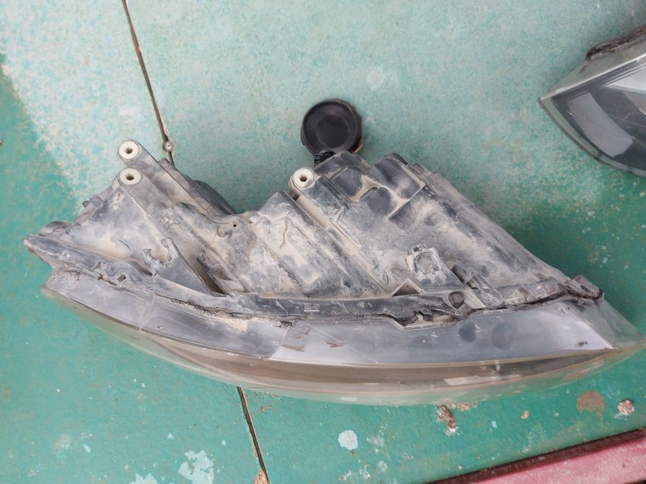 Фара на Фольксваген Поло. Би Лэд