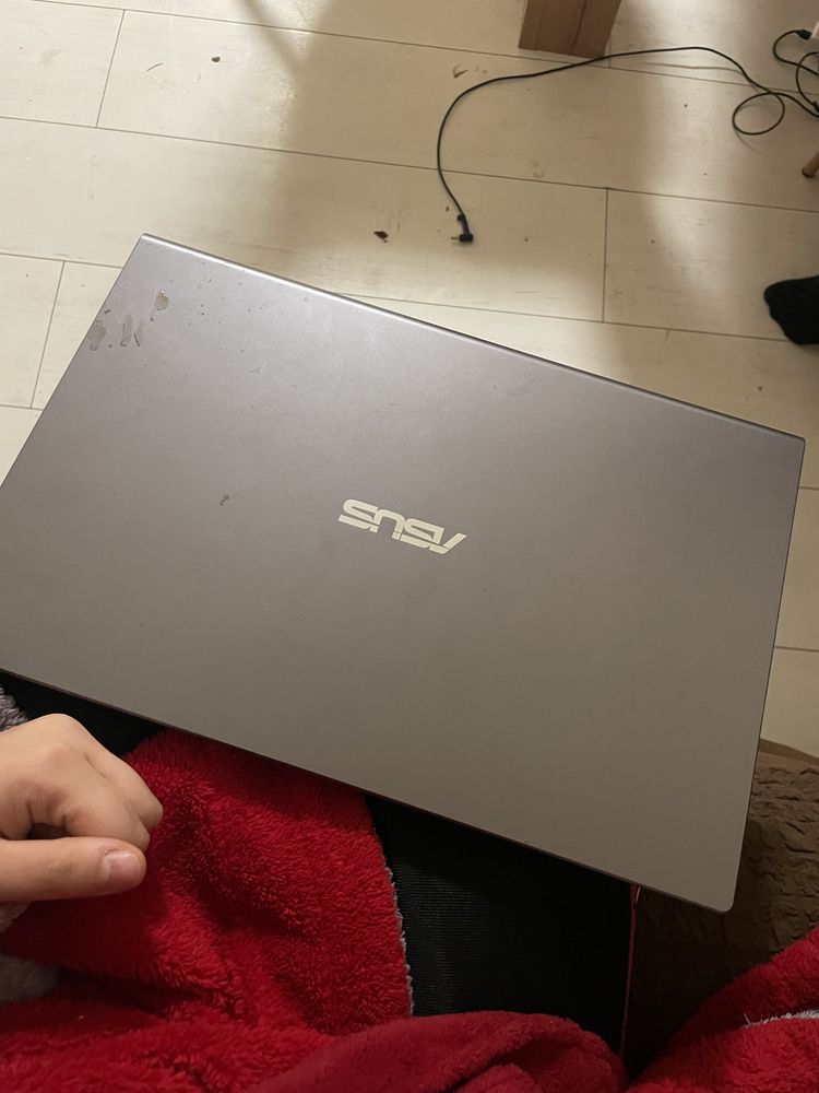 Vand sau schimb Laptop Asus ca nou