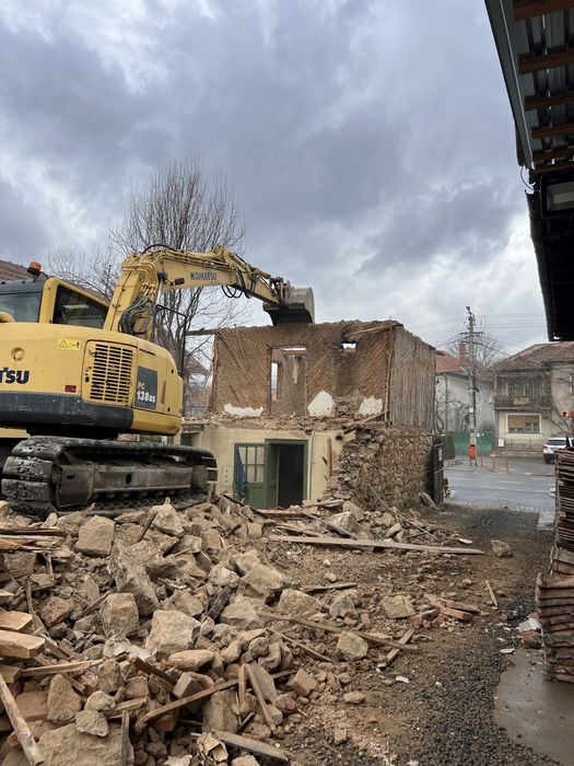 Vand piatra veche de 120 ani din demolare