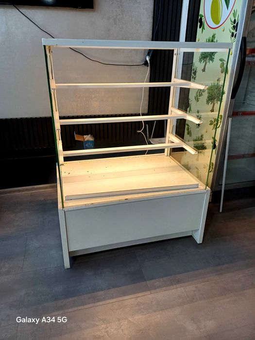 Неутрална витрина  размери 120/90