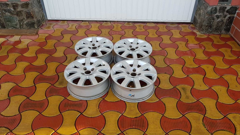 Vand 4 jante Peugeot 207 - 16 inchi si capacelele ornamentale