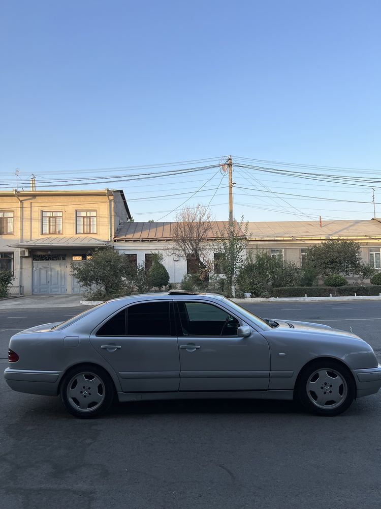 W210 Mercedes benz