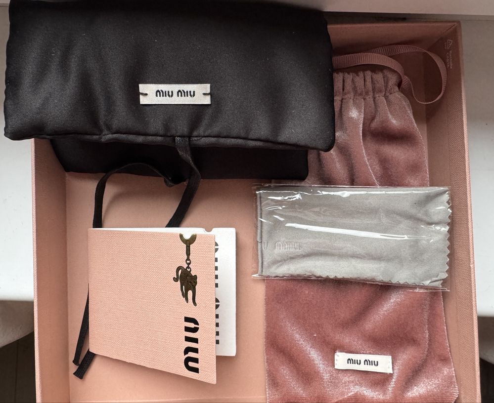 Оригинални луксозни слънчеви очила Miu Miu (Prada) с висящи аксесоари