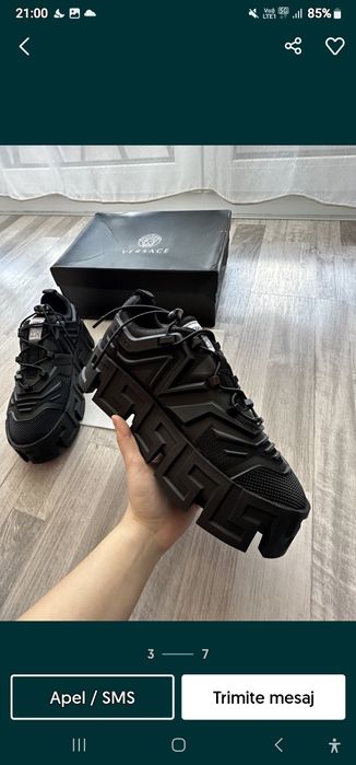 Adidasi Versace mărimea 44 dar sunt exact pt un 43