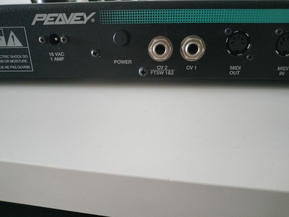 Peavey PC 1600 – Controler MIDI profesional cu 16 fader-e