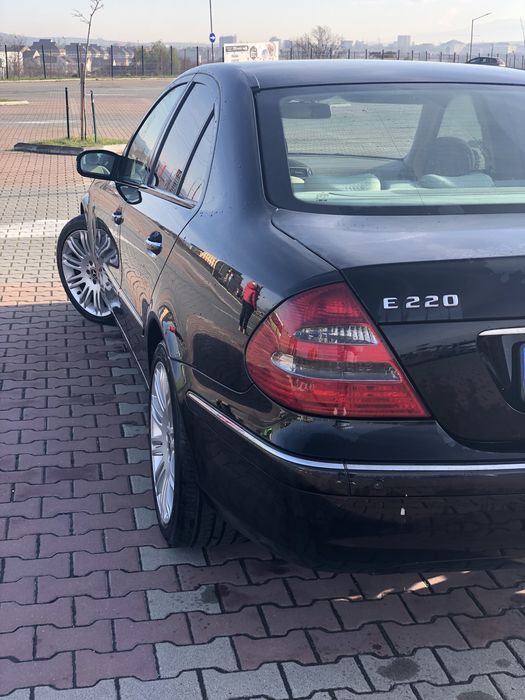Proprietar vând Mercedes E220 Elegance 2.2 CDi 150CP 2004 Jante 18