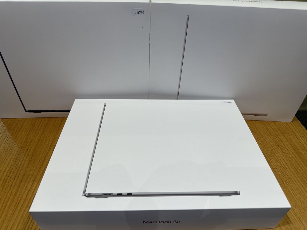 Нов MacBook Air 15" M3 16GB 256GB Гаранция