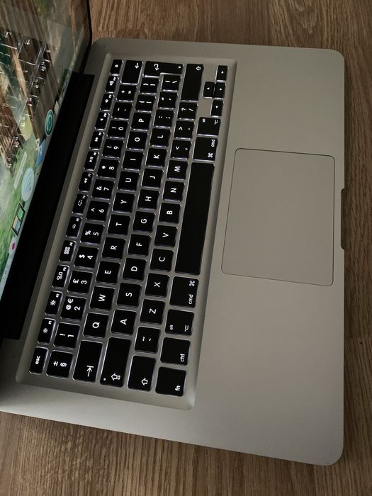 MacBook Pro intel core i5,Tastatura luminata,320gb m,baterie ok 77 cic