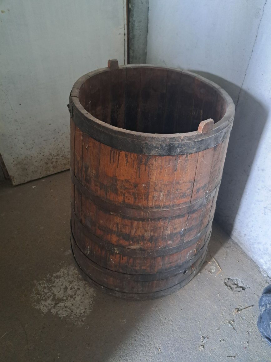 Голяма дървена каца