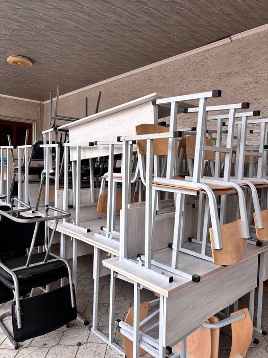 Столы и стулья в комплекте