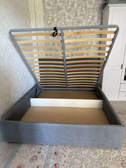 Кровать с механизмом