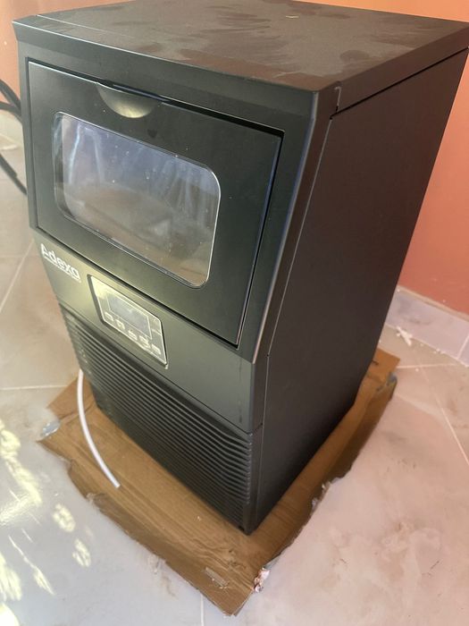 Професионален ледогенератор 30кг / 24ч