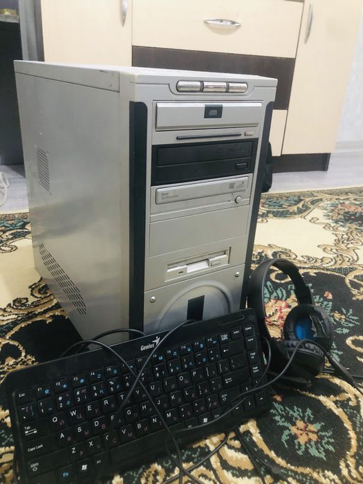 Системный блок с монитором