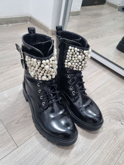 Ghete de damă cu fermoar