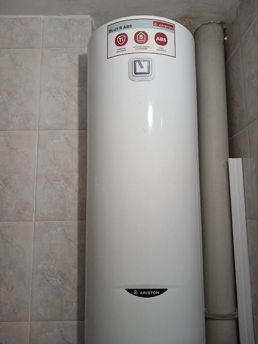 Продам аристон новый