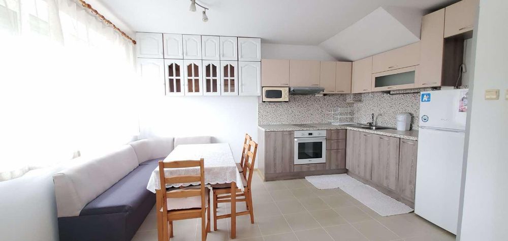 Дава се под наем Тристаен апартамент в Варна, Лятно кино Тракия - 80 кв.м за 450 € - Снимка #1