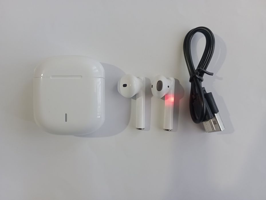 Căști wireless Bluetooth cu carcasă de încărcare și cablu USB