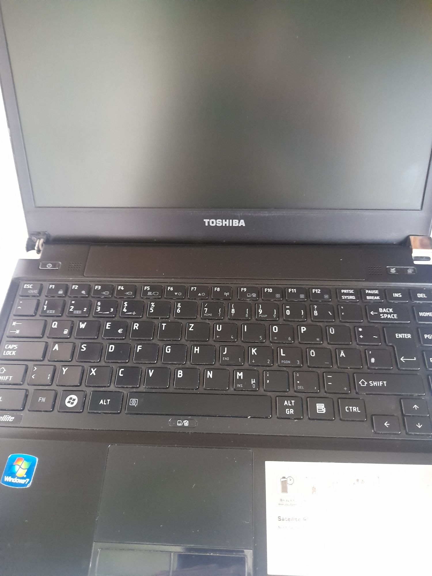 Vând laptop TOSHIBA