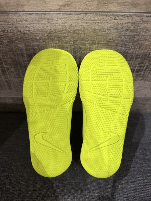 Nike детски футболни обувки