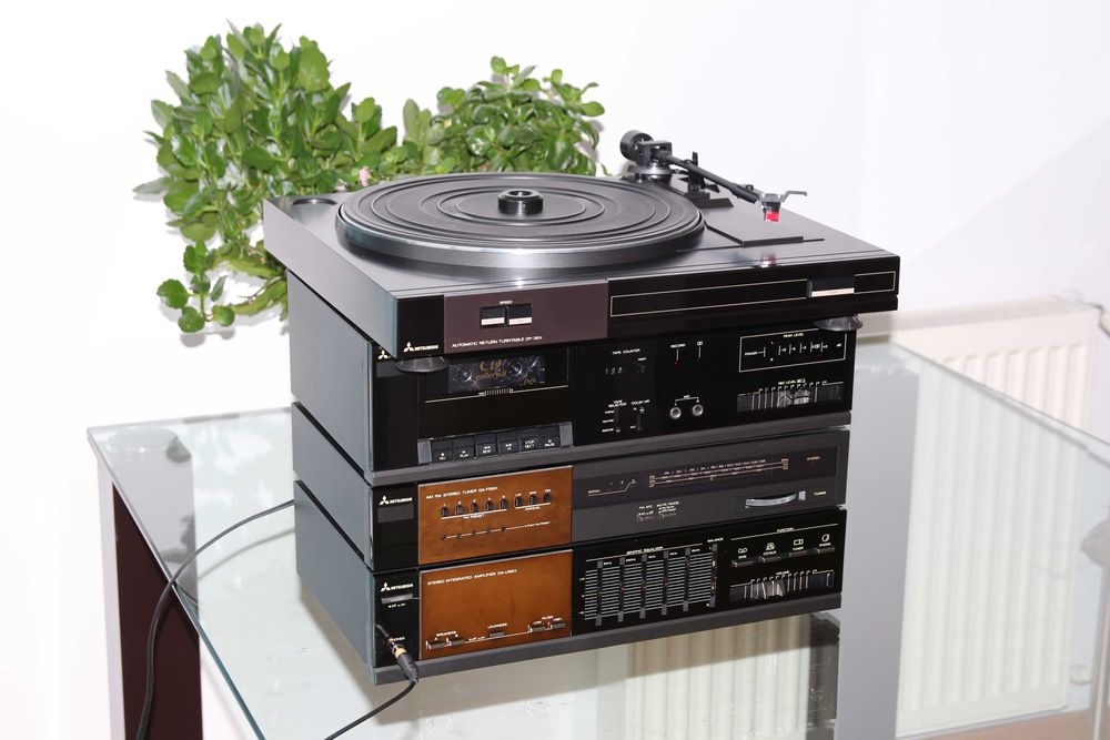 Sistem audio Mitsubishi functional