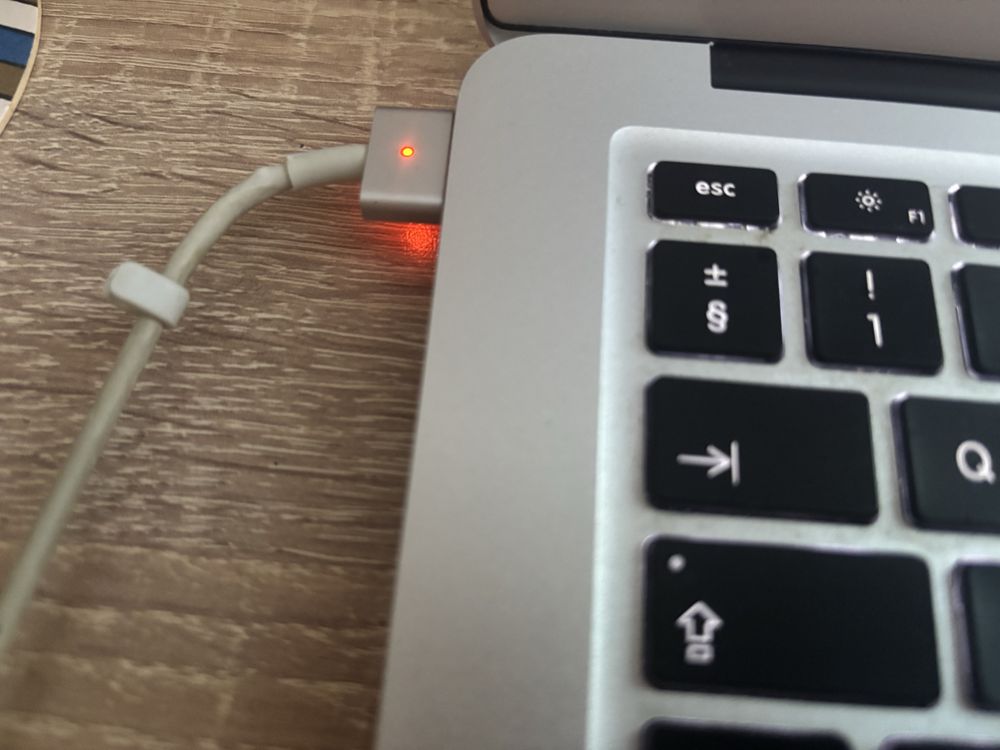 MacBook Air лаптоп