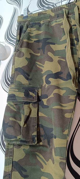 Камуфлажни карго панталони