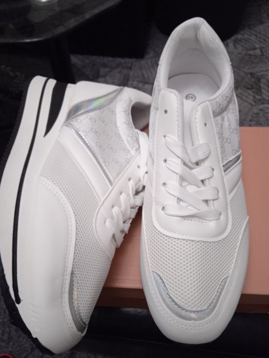 Дамски обувки маратонки