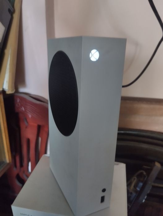 Продам Xbox Series S 512GB+2 джойстика и зарядную станцию