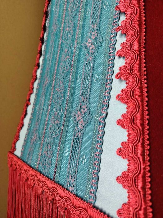 Lampa vintage cu abajur cusut manual