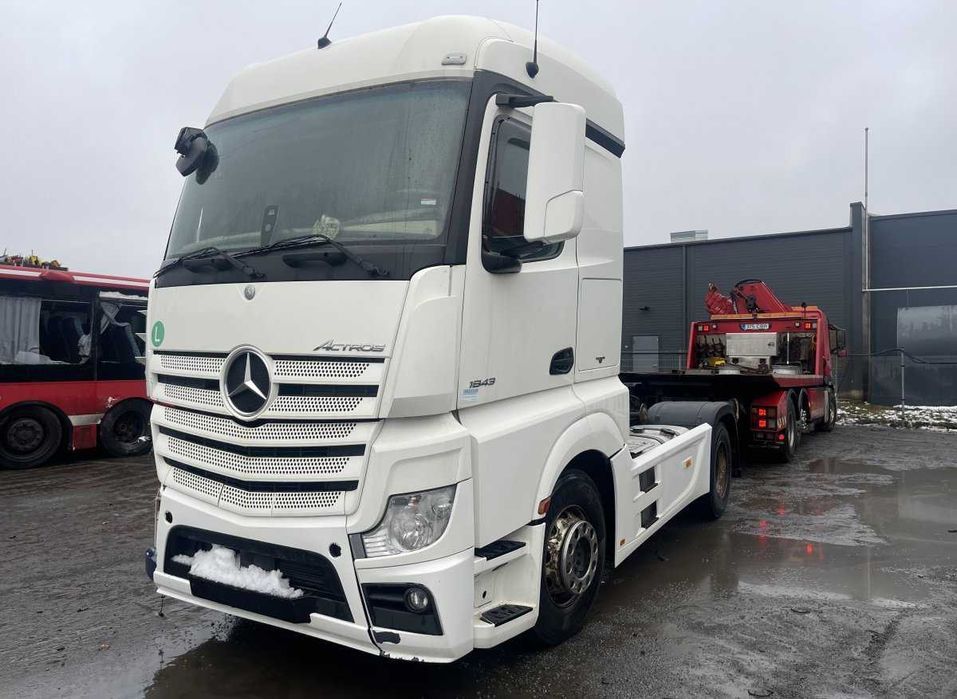 Dezmembrez Mercedes Actros MP4 - piese camion Mercedes-piese motor