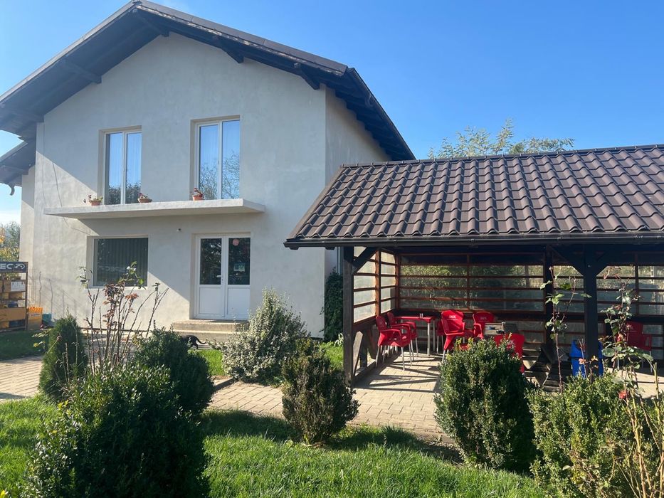 Afacere la cheie cu clientela formata plus locuinta in Hantesti,
