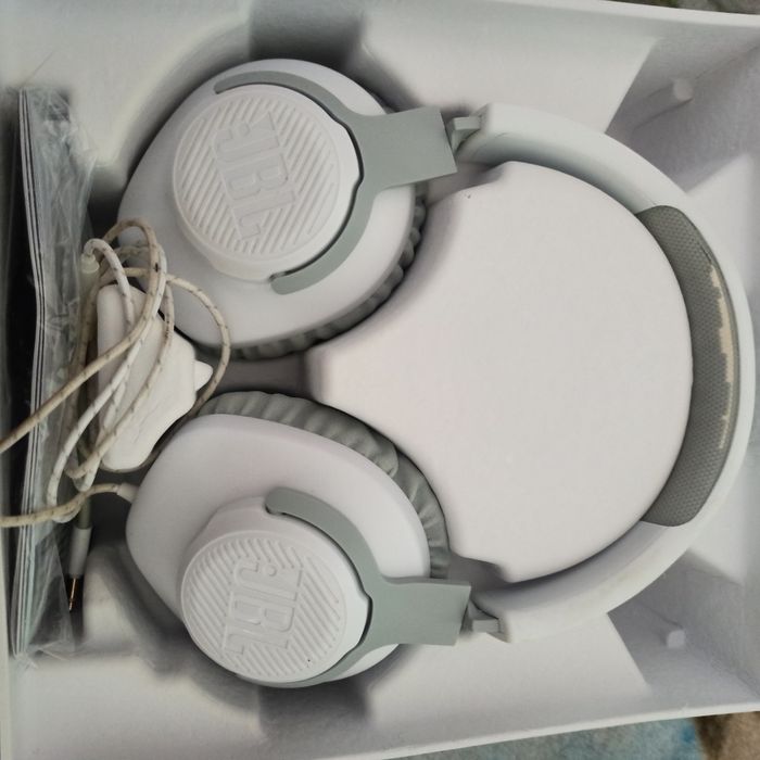 Слушалки HBL Quantum 100 бели