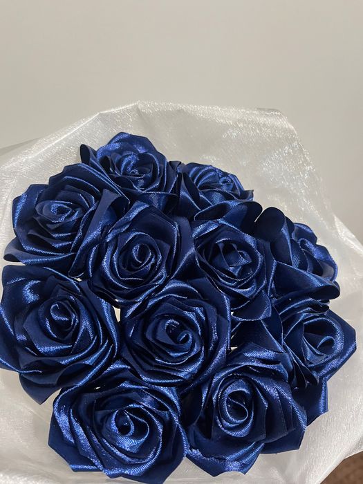 Букет от сатенени рози