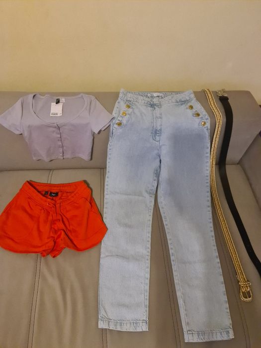 Blugi, pantaloni, dama, noi, mărime XS și S, toate la pret de 50 lei.