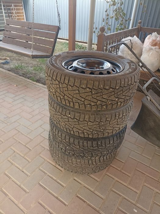 Продам комплект шин