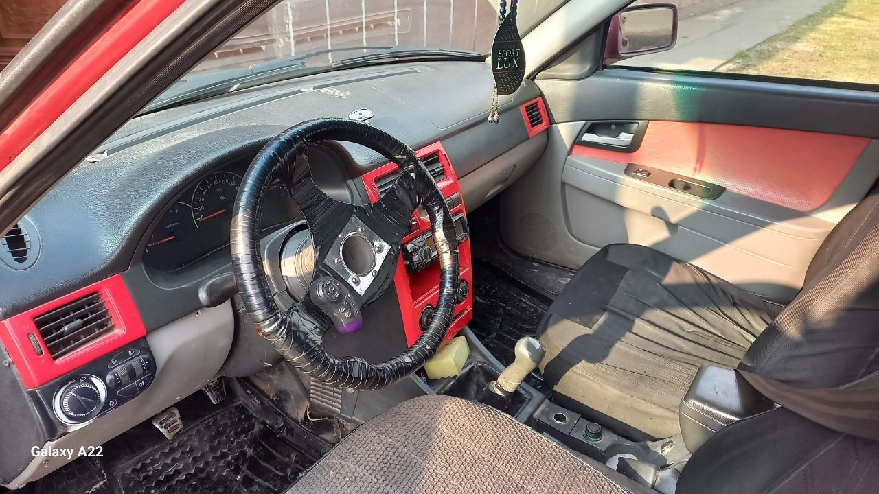 Lada priora 2008 yil kami 2000 undan pasiga bomidi