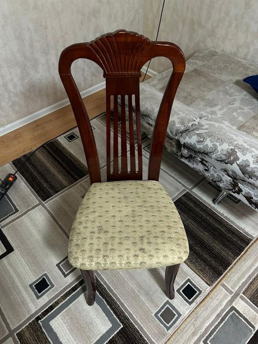 Кухонный стол и стулья