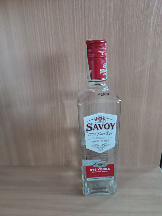 Продавам стъклени бутилки .