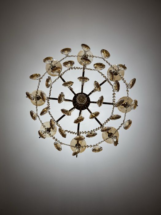 Меҳмонхона учун   2 та бир хил люстра сотилади.