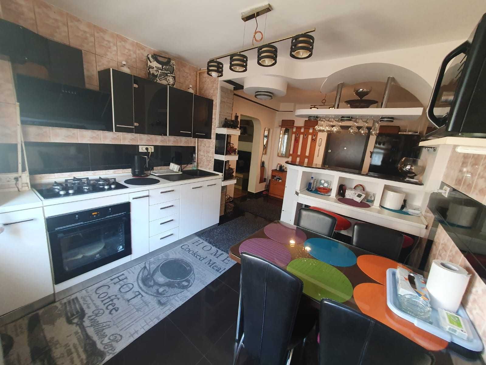Apartament 3 camere complet mobilat, etaj 3, centrală, parcare, 4 AC