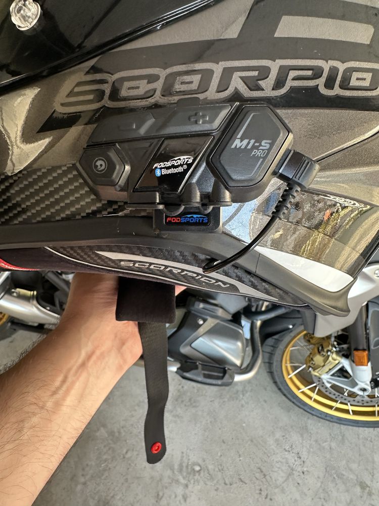 Каска Scorpion Exo R1