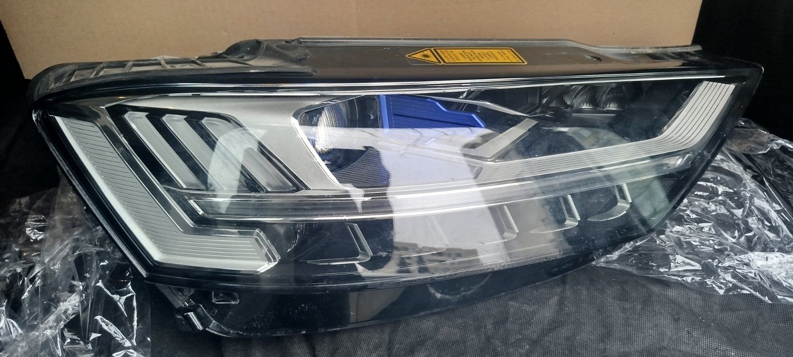 Десен фар LED Matrix за Audi A8,S8 B5