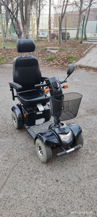 Продавам електрическа инвалидна количка