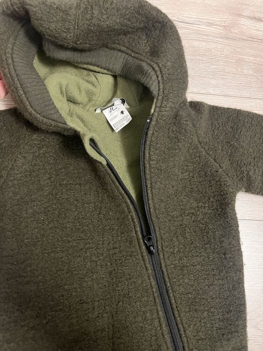 Salopeta din lână fiartă cu fermoar si gluga