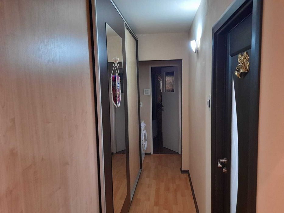Inchiriez apartament cu 3 camere