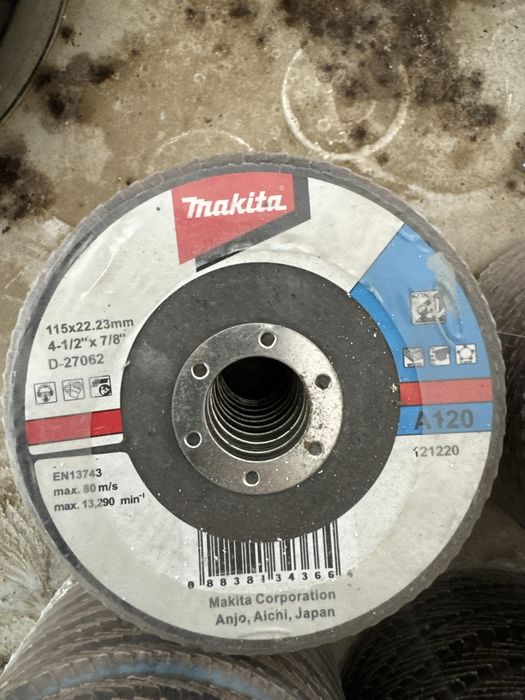 Лепестковый шлифовальный диск